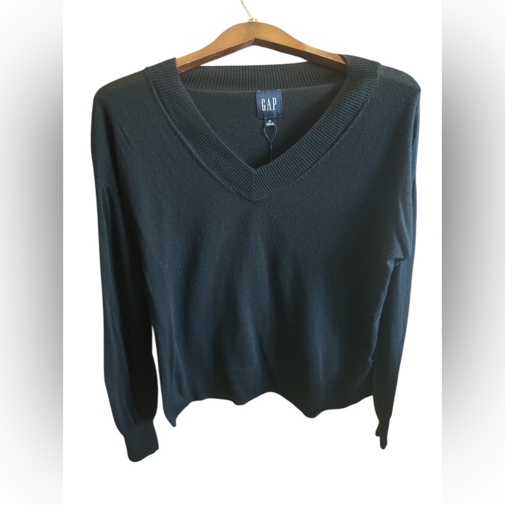 GAP Women's Black V-Neck Pullover Sweater Size Medium Casual Preppy Top Used